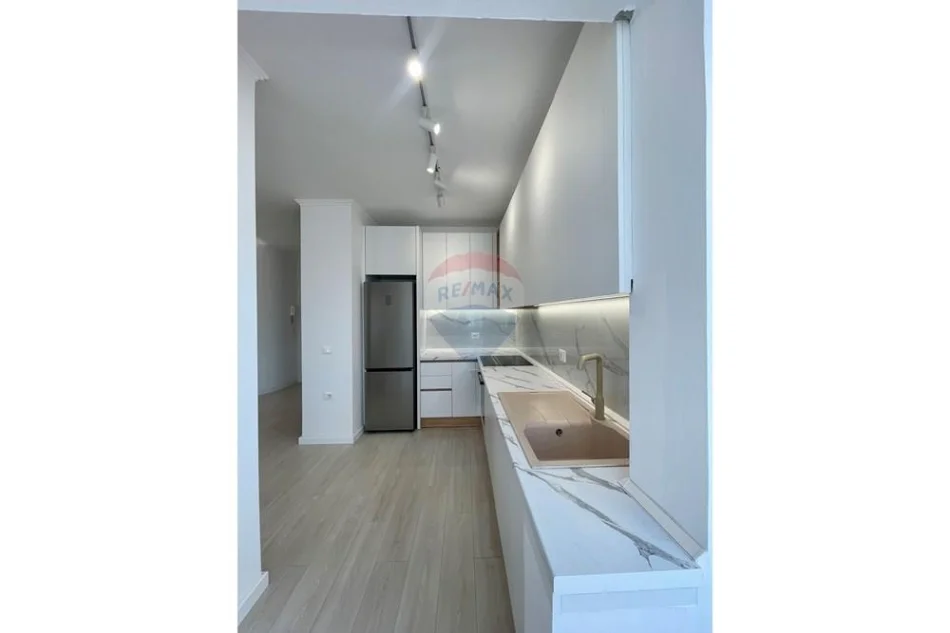 Tirane, jepet me qera apartament 1+1+Aneks+Ballkon Kati 6, 84 m² 900 € (Blloku)