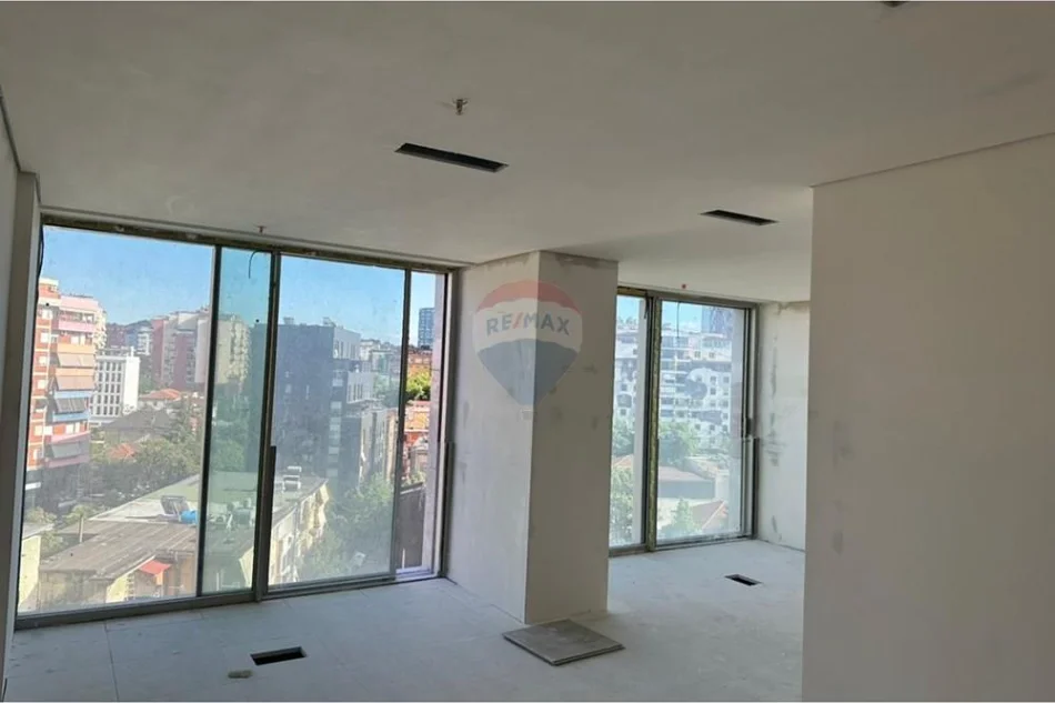 Tirane, jepet me qera ambjent biznesi Kati 7, 83 m² 1.500 € 