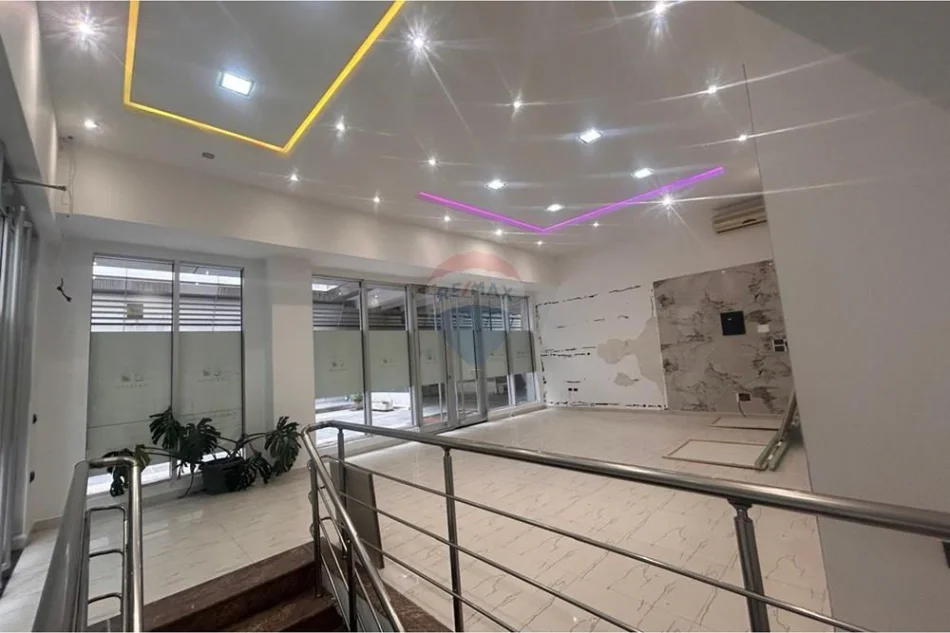 Vlore, shitet dyqan Kati 1, 112 m² 145.000 € (Bulevardi Ismail Qemali,pran Conad, Vlore)
