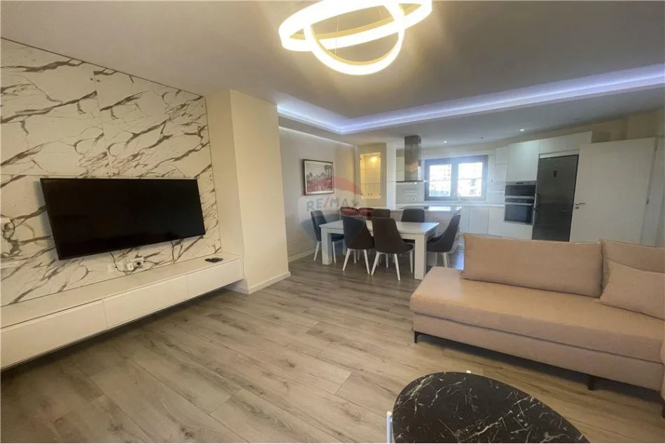 Tirane, jepet me qera 2+1+Ballkon , 155 m² 1.500 € 