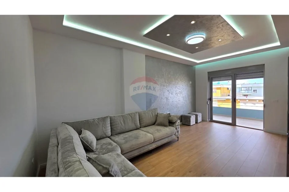 Vlore - Lungomare, shitet apartament 2+1+Ballkon Kati 9, 98 m² 230.000 € (Rruga Reshat Osmani, Vlore)