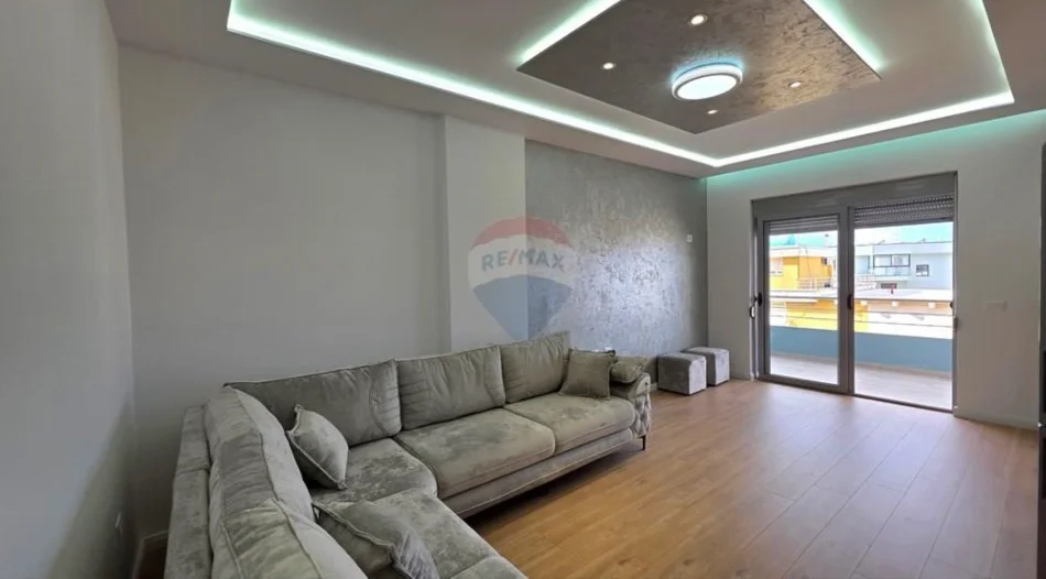Vlore - Lungomare, shitet apartament 2+1+Ballkon Kati 9, 98 m² 230.000 € (Rruga Cameria, Lungomare, Vlore)