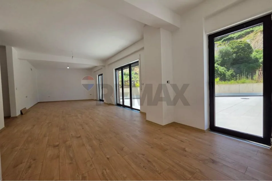 Tirane, shitet apartament 3+1+Ballkon , 257 m² 285.000 € (Kodra e Diellit - Rezidenca Kodra e Diellit - Kodra e Diellit 2, Tiranë)