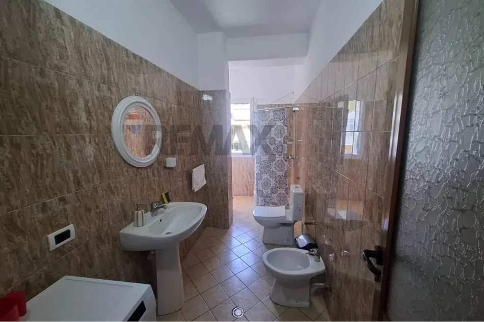 Vlore - Lungomare, jepet me qera apartament 2+1+Ballkon Kati 6, 98 m² 550 € (Rruga Cameria, Lungomare, Vlore)