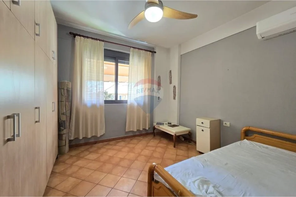 Tirane, jepet me qera apartament 2+1+Ballkon Kati 2, 88 m² 500 € (Komuna e Parisit)