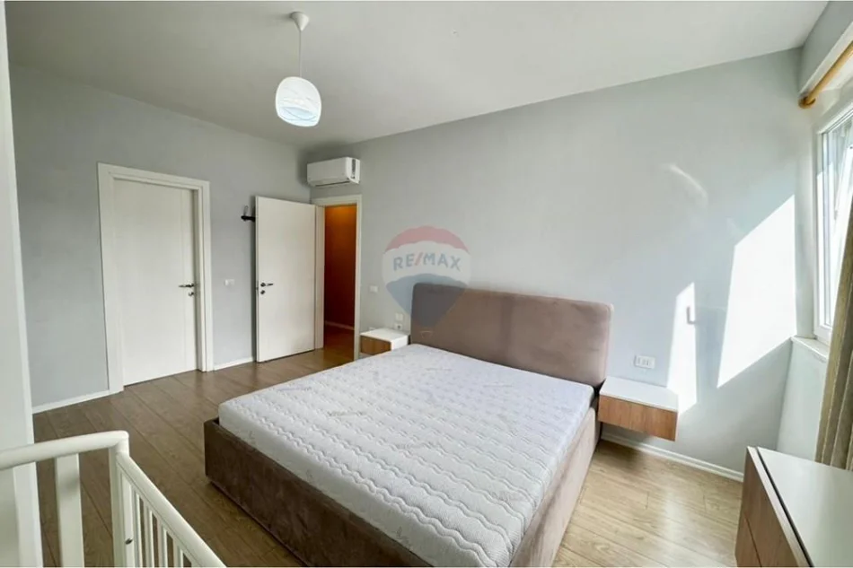 Tirane, shes 2+1+Ballkon , 105 m² 278.000 € (liqeni i thate)