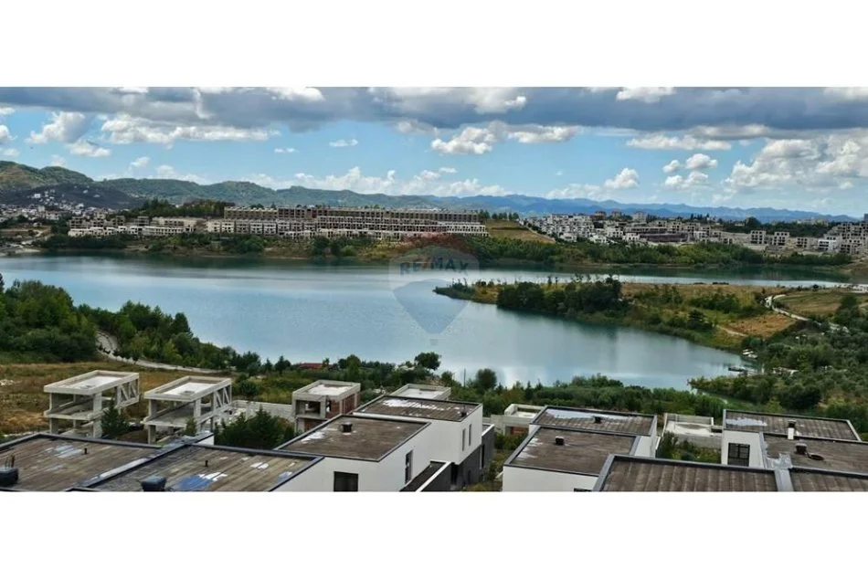 Tirane, shitet apartament 2+1+Ballkon , 112 m² 224.000 € 