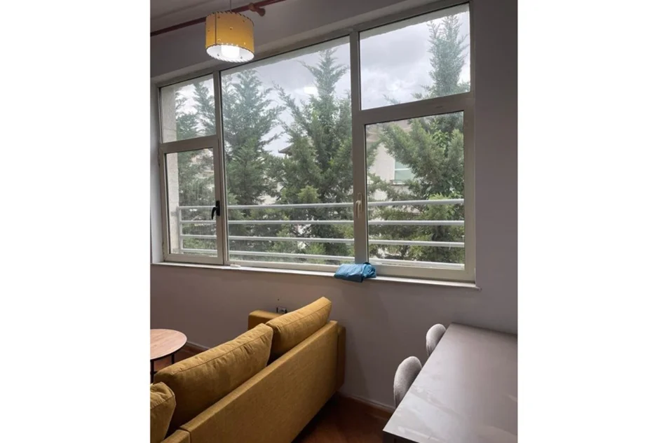 Tirane, jepet me qera apartament 1+1 , 62 m² 450 € (liqeni i thate)