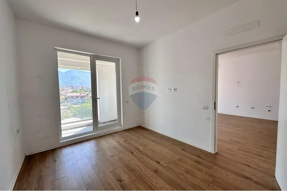 Tirane, shitet apartament 1+1+Ballkon , 65 m² 128.000 € 