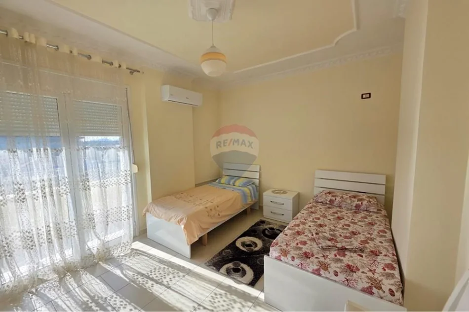 Vlore, jepet me qera apartament 2+1+Ballkon Kati 3, 105 m² 450 € (Rruga Gjergj Kastrioti (Transballkanike), Vlorë)