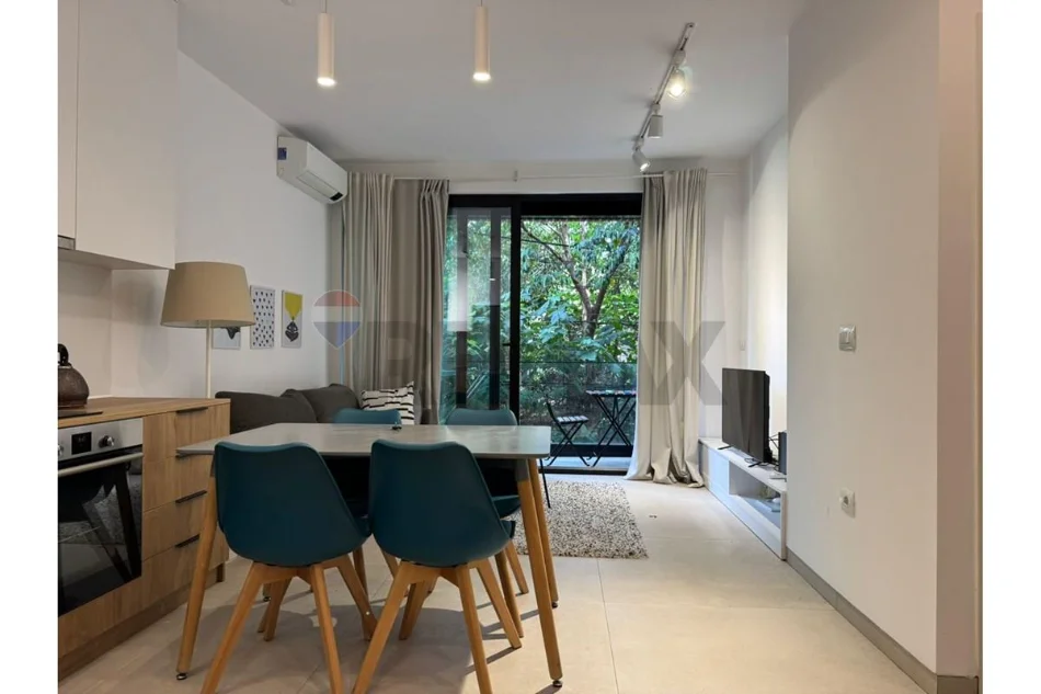 Tirane, jepet me qera apartament 1+1+Ballkon Kati 2, 54 m² 630 € (Rruga Myslym Shyri)