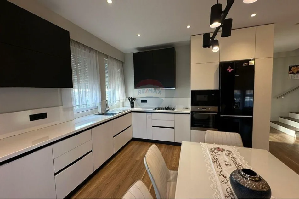 Tirane, jepet me qera apartament 3+1+Aneks+Ballkon , 130 m² 740 € (5 Maji)