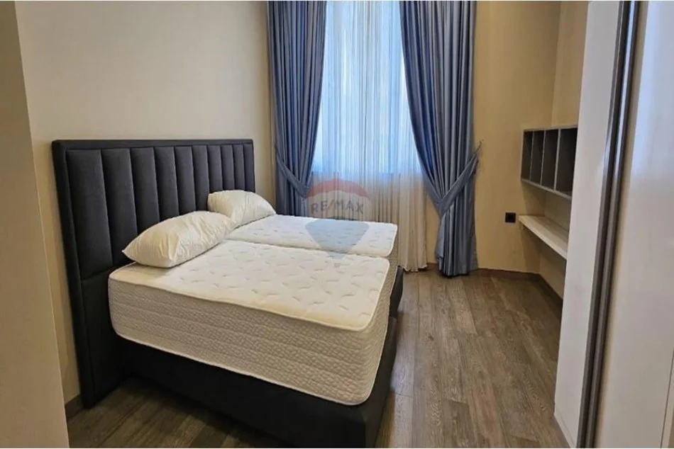 Tirane, jepet me qera Vile 1 Katshe Kati 0, 700 m² 5.000 € (Liqeni i Tiranës, Tiranë)