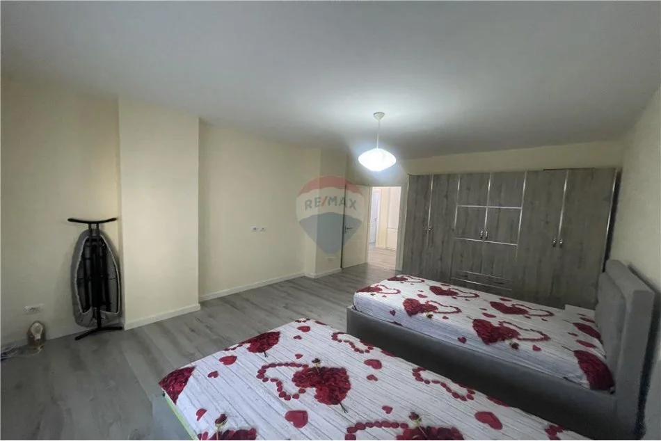 Tirane, jepet me qera 2+1+Ballkon , 155 m² 1.500 € 