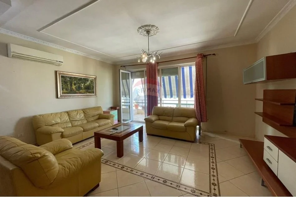 Tirane, jepet me qera apartament 2+1+Aneks+Ballkon , 115 m² 550 € 