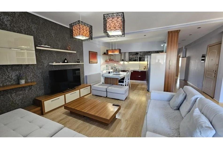 Tirane, jepet me qera apartament 3+1 Kati 9, 143 m² 1.500 € (rruga dibres)