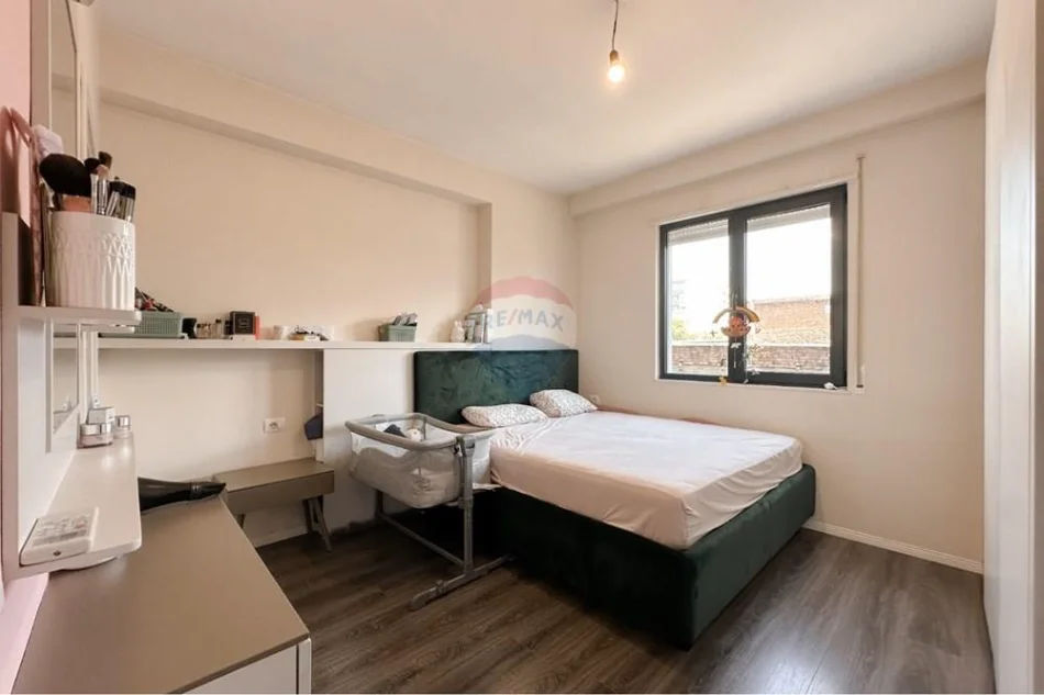 Tirane, shitet apartament 2+1+Ballkon Kati 3, 209.000 € (porcelan)