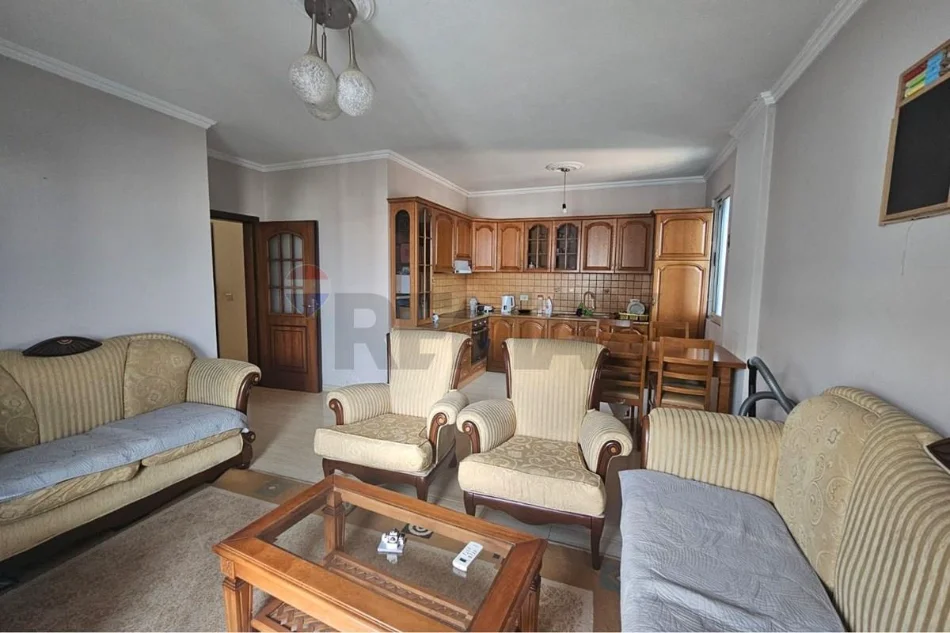 Tirane, jepet me qera apartament 2+1 Kati 2, 550 € (Rruga e Elbasanit)