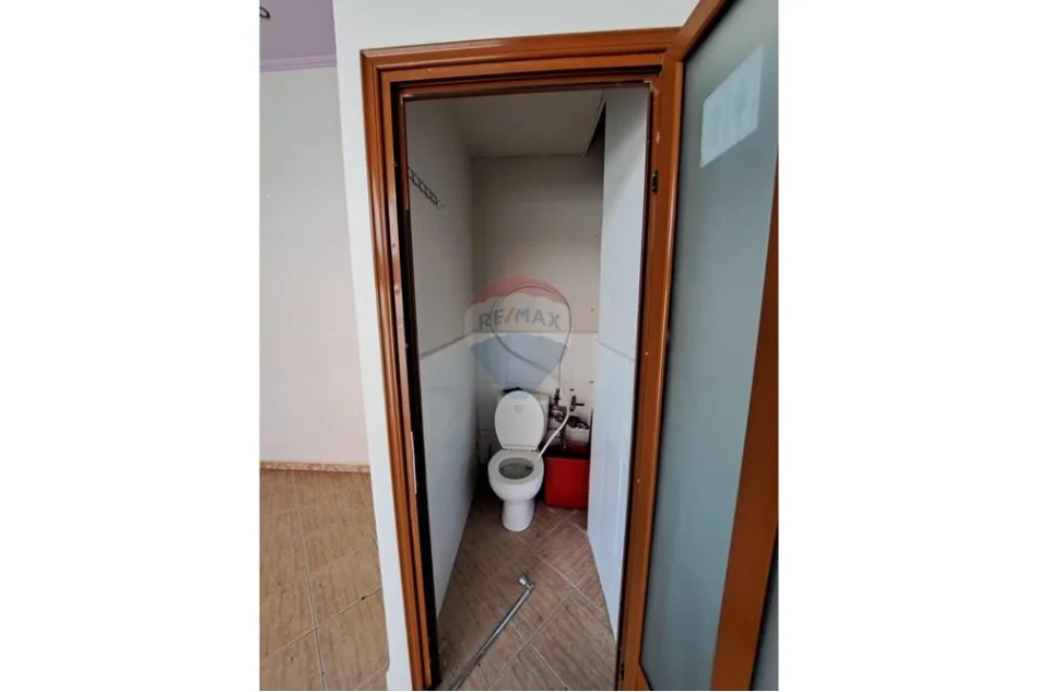 Vlore, shitet dyqan Kati 1, 18 m² 36.000 € (Rruga Ali Demi, Vlorë)
