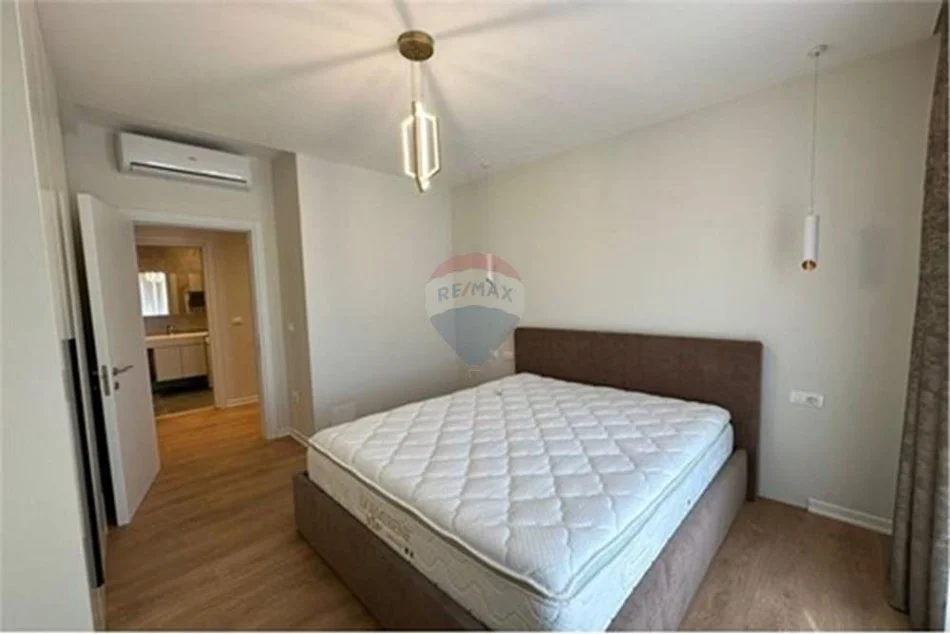 Tirane, jepet me qera apartament 1+1+Ballkon , 77 m² 700 € 