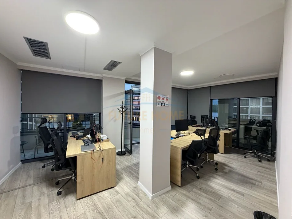 Tirane, jepet me qera ambjent biznesi Kati 6, 270 m² 6.000 € (LAKE VIEW RESIDENCE , Liqeni Artificial)