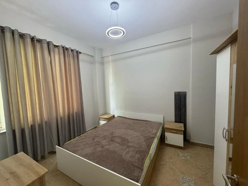 Tirane, jepet me qera apartament 1+1 Kati 1, 50 m² 400 € (vilat gjermane)
