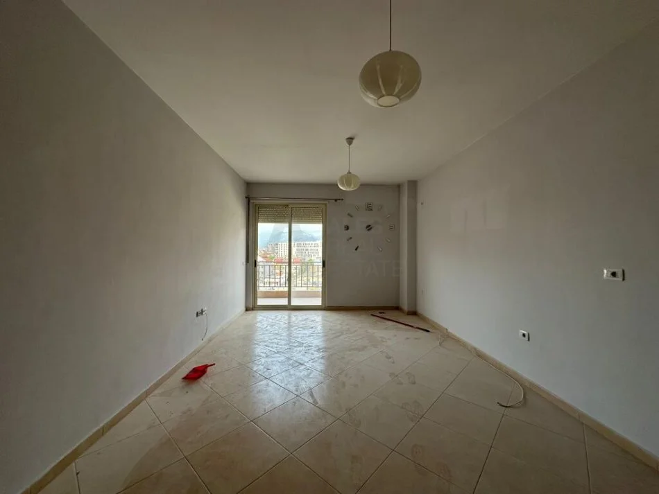 Tirane, jap me qera apartament 1+1 Kati 4, 111 m² 300 € (Teodor Keko)