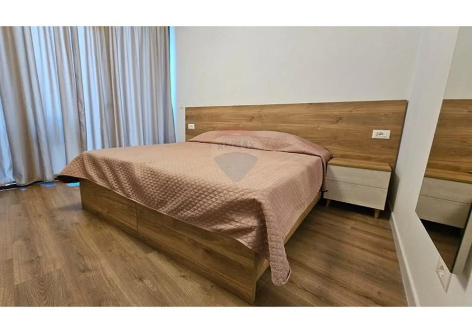 Tirane, jepet me qera apartament 1+1 Kati 3, 67 m² 1.000 € (Lake view)