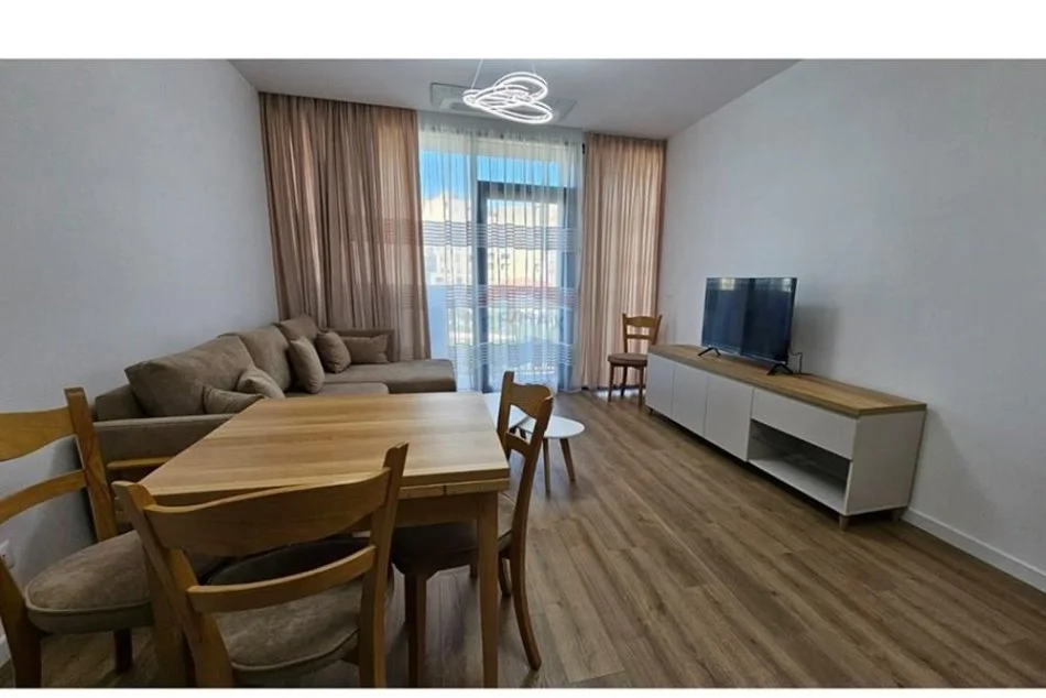 Tirane, jepet me qera apartament 1+1 Kati 3, 67 m² 1.000 € (Lake view)
