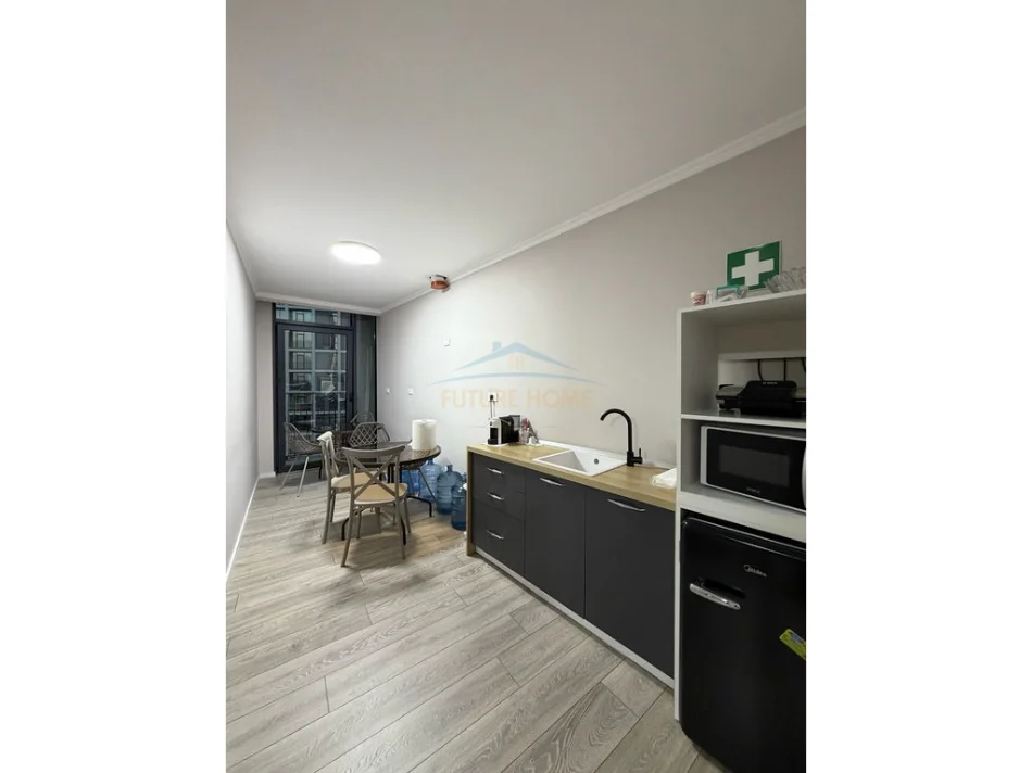 Tirane, jepet me qera ambjent biznesi Kati 6, 270 m² 6.000 € (LAKE VIEW RESIDENCE , Liqeni Artificial)