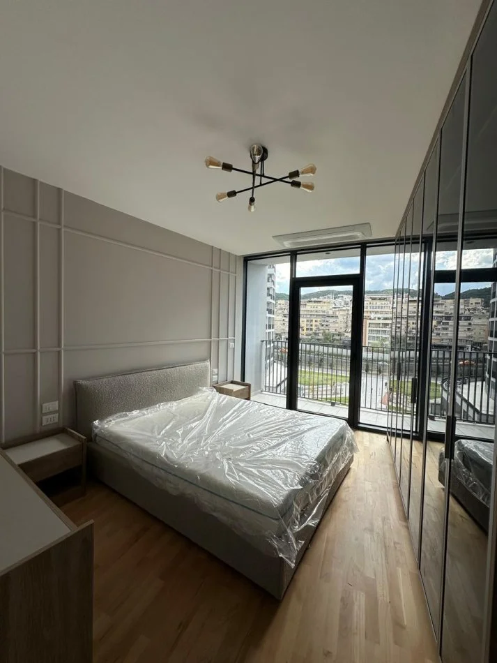 Tirane, jepet me qera apartament 2+1 Kati 4, 110 m² 1.800 € (LAKE VIEW)