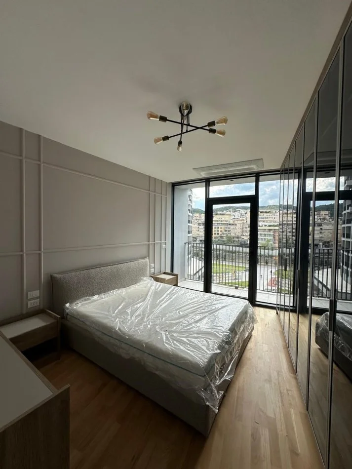 Tirane, jepet me qera apartament 2+1 Kati 4, 110 m² 1.800 € (LAKE VIEW)