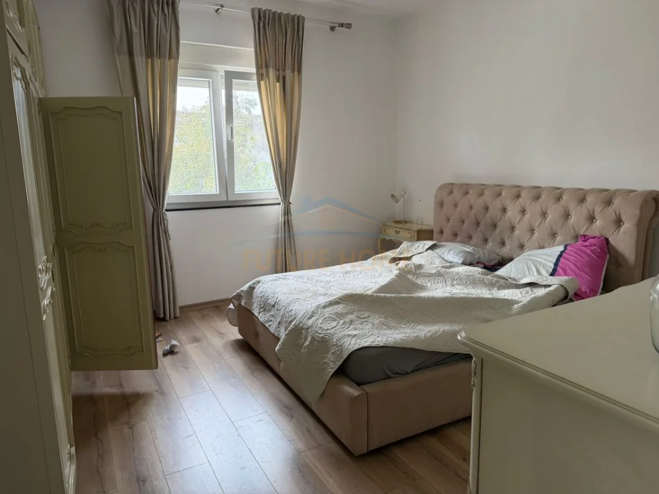 Tirane, jepet me qera apartament 2+1 Kati 2, 95 m² 600 € (LAPRAKE)
