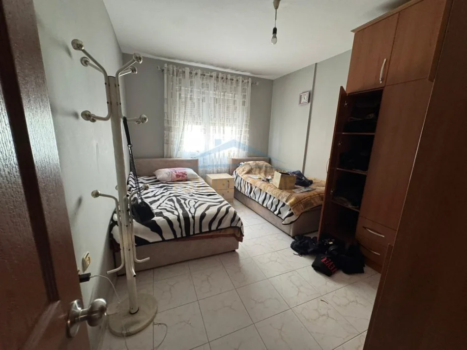 Tirane, shitet apartament 2+1+2 Kati 2, 105 m² 190.000 € (LAPRAKE)