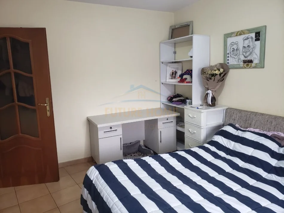 Tirane, jepet me qera apartament 1+1 Kati 4, 65 m² 450 € (LAPRAKE , Tek KMY)