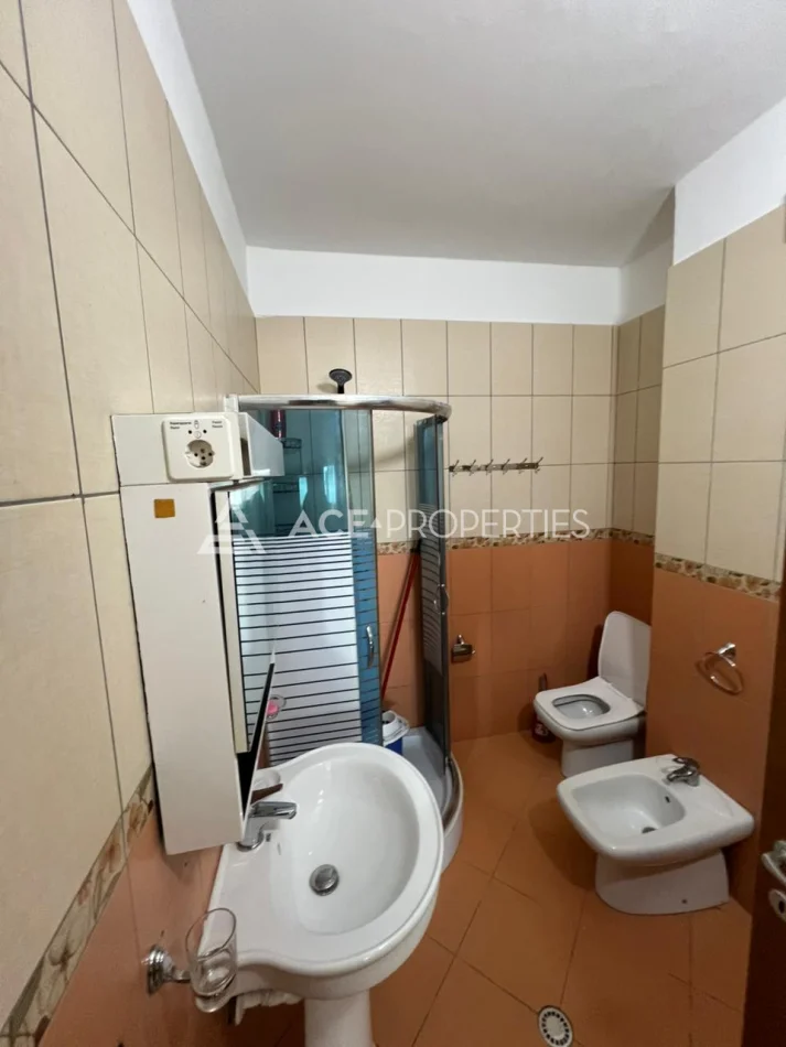 Durres, jepet me qera apartament 2+1 Kati 9, 120 m² 500 € (durres vollga)