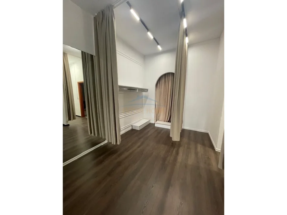 Tirane, jepet me qera ambjent biznesi Kati 0, 52 m² 500 € (LIQENI I THATE)
