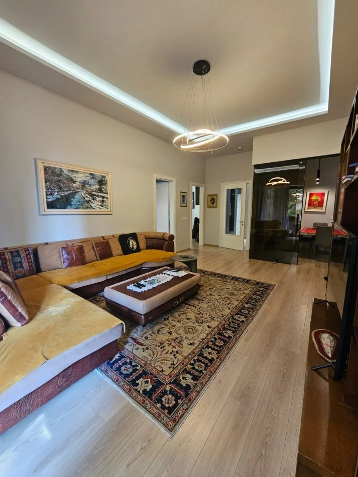 Shqiperi, shes apartament 3+1+Ballkon Kati 2, 150 m² 300.000 € (Rruga Peti)