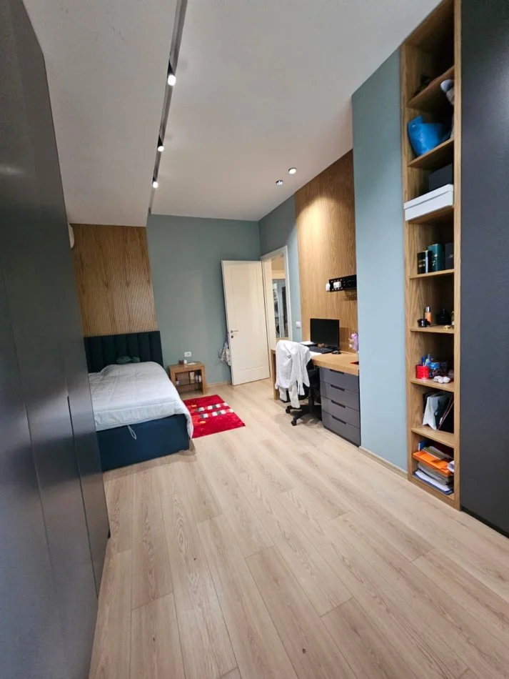 Shqiperi, shes apartament 3+1+Ballkon Kati 2, 150 m² 300.000 € (Rruga Peti)