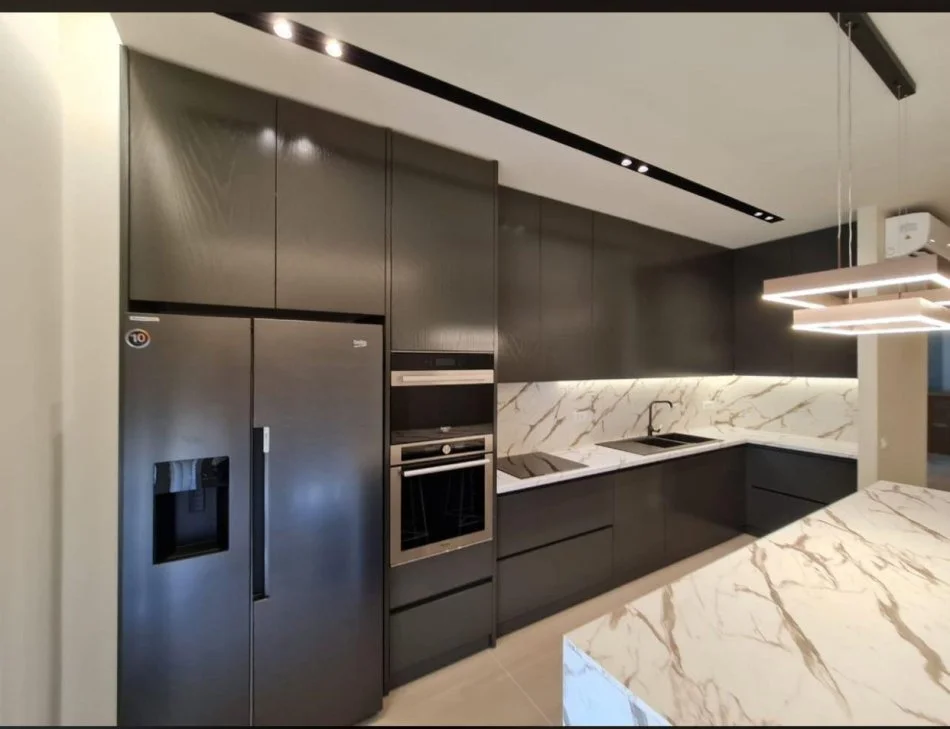 Tirane, jepet me qera apartament 2+1 Kati 4, 205 m² 2.000 € (LIQENI THATE)