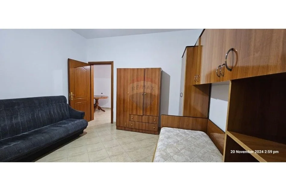 Tirane, jepet me qera apartament 2+1 Kati 3, 90 m² 600 € (Pallati me Shigjeta)
