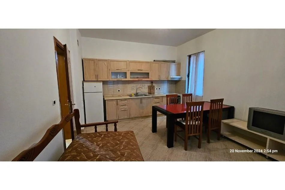 Tirane, jepet me qera apartament 2+1 Kati 3, 90 m² 600 € (Pallati me Shigjeta)