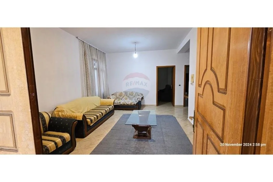 Tirane, jepet me qera apartament 2+1 Kati 3, 90 m² 600 € (Pallati me Shigjeta)