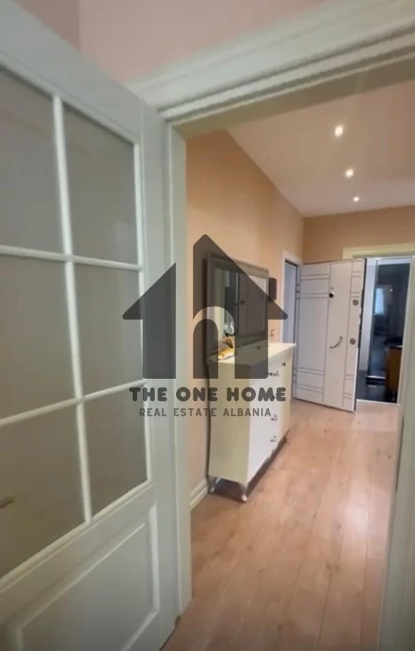 Tirane, jepet me qera apartament 3+1+Ballkon Kati 6, 126 m² 1.250 € (Liqeni That)