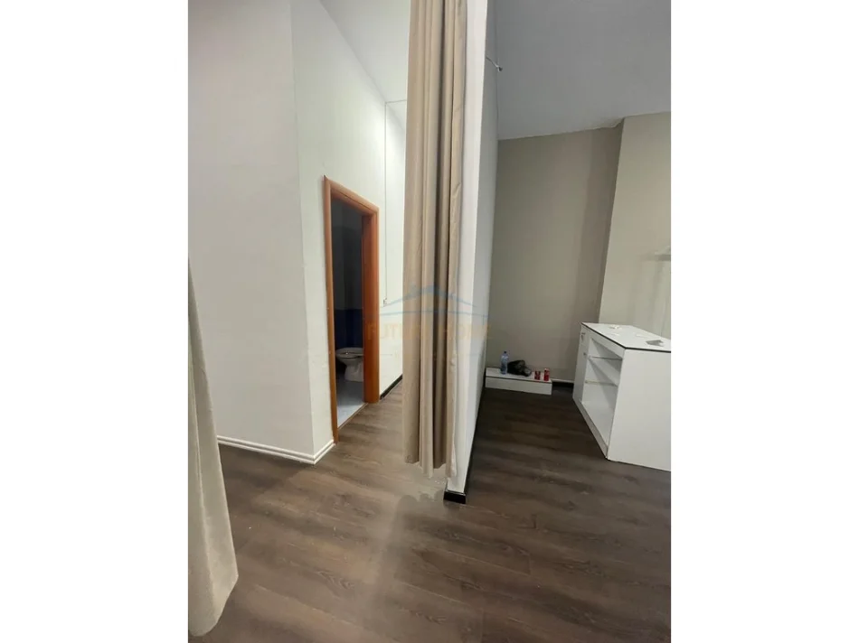 Tirane, jepet me qera ambjent biznesi Kati 0, 52 m² 500 € (LIQENI I THATE)