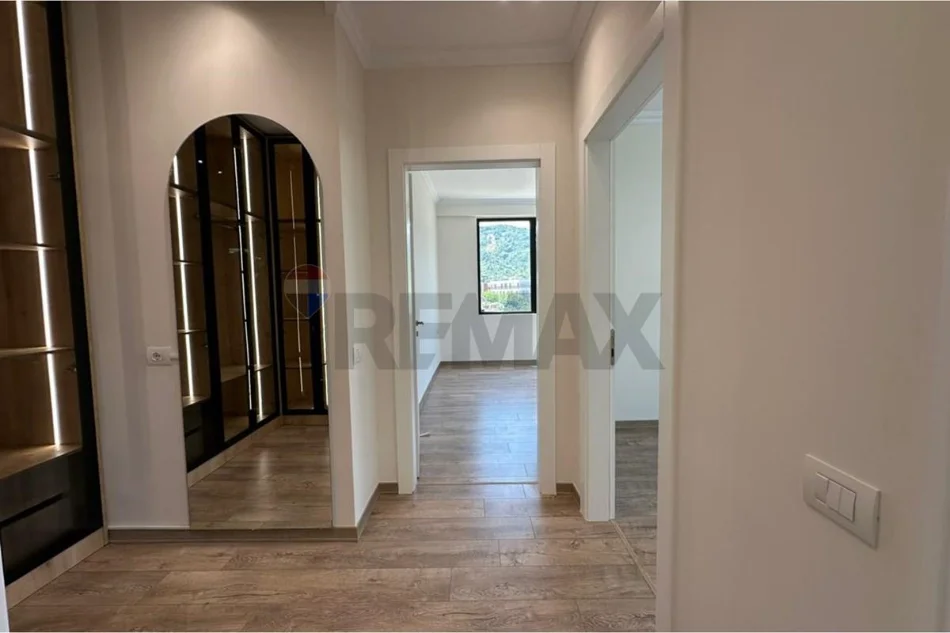 Tirane, shitet apartament 2+1+Ballkon Kati 4, 107 m² 27.300.000 € (Rruga Hamdi Garunja)