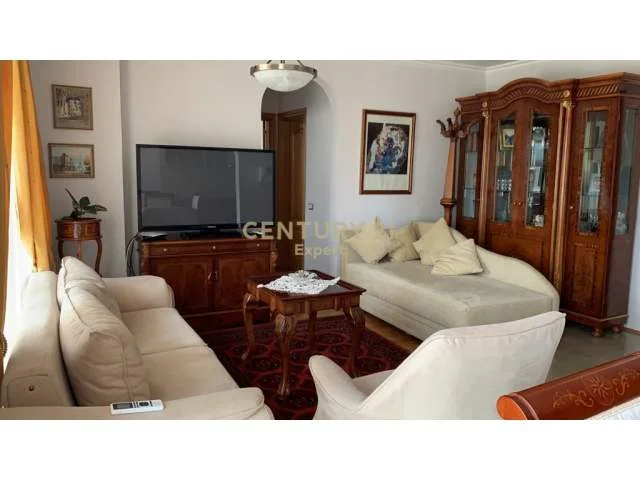 Tirane, jepet me qera apartament 1+1+A Kati 2, 86 m² 550 Euro (Liqeni i Tiranes)