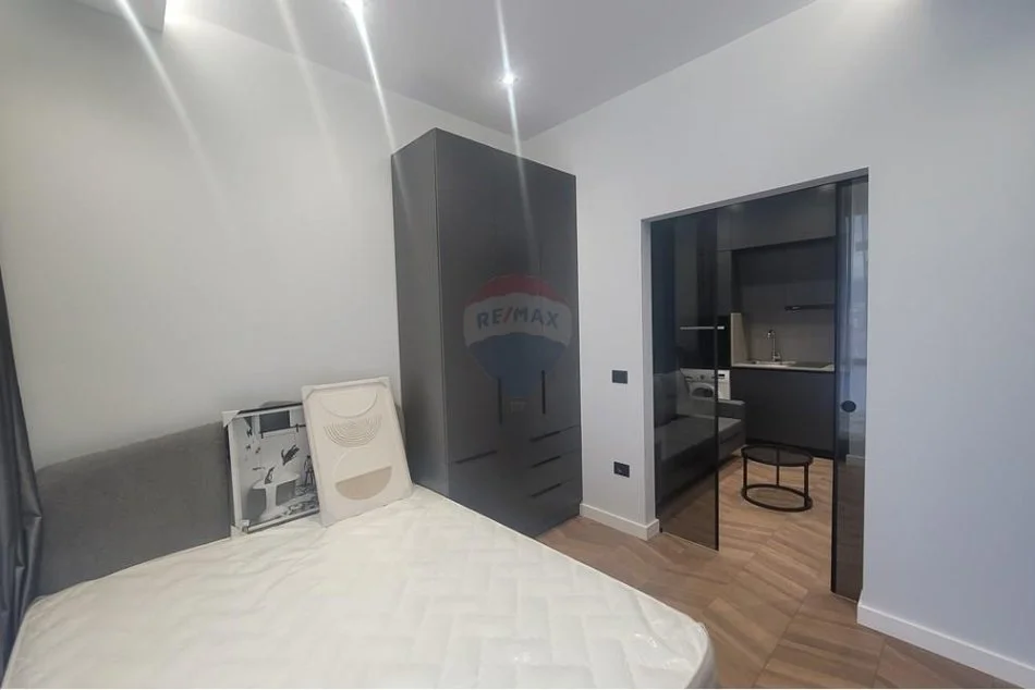 Tirane, jepet me qera apartament 1+1 Kati 3, 33 m² 500 € (Liqeni i Thate)