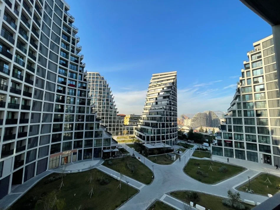 Tirane, shitet apartament 3+1+Ballkon Kati 4, (liqeni artificial Lake View)