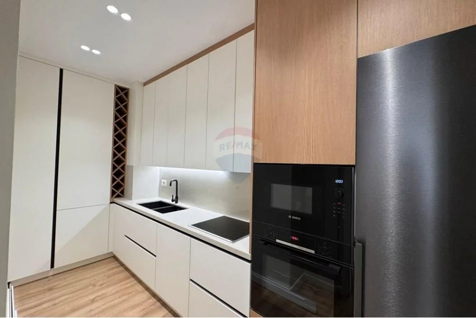 Tirane, jepet me qera apartament 2+1 Kati 3, 110 m² 1.200 € (Liqeni i thate)